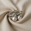 Изысканные серьги с цветами и жемчугом